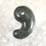 Japanese Natural Yamatohikari Stone 20mm Magatama 3.37g (ID:47268)