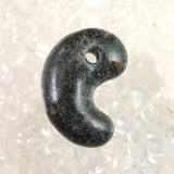 Japanese Natural Black Hide Garnet S Grade 26mm Magatama 8.1g (ID:77330)