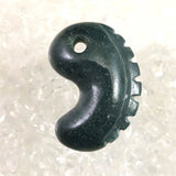 Izumo Jasper Grade AA 31mm Magatama Beast Shape 10.0g (ID:92132)